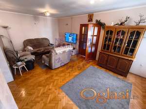 Četvorosoban stan na Novoj Detelinari